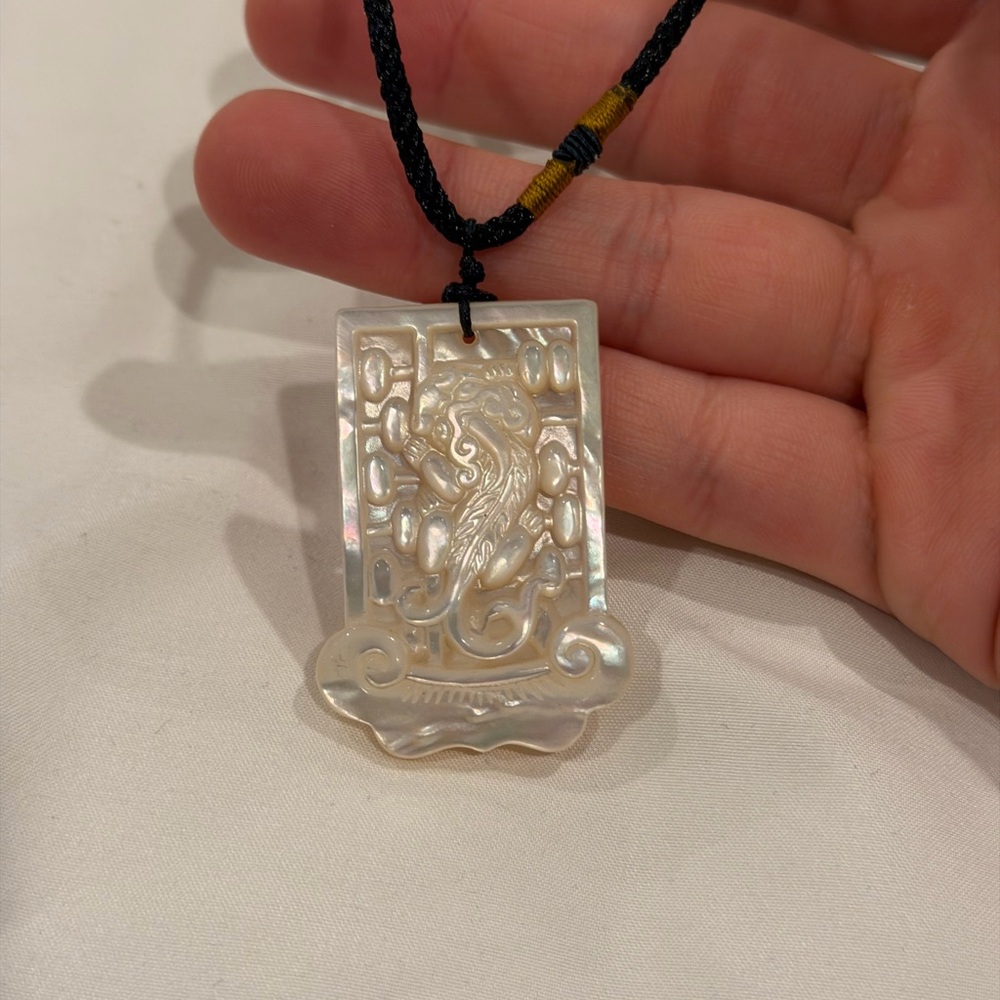 Mother of Pearl Pendant Necklace